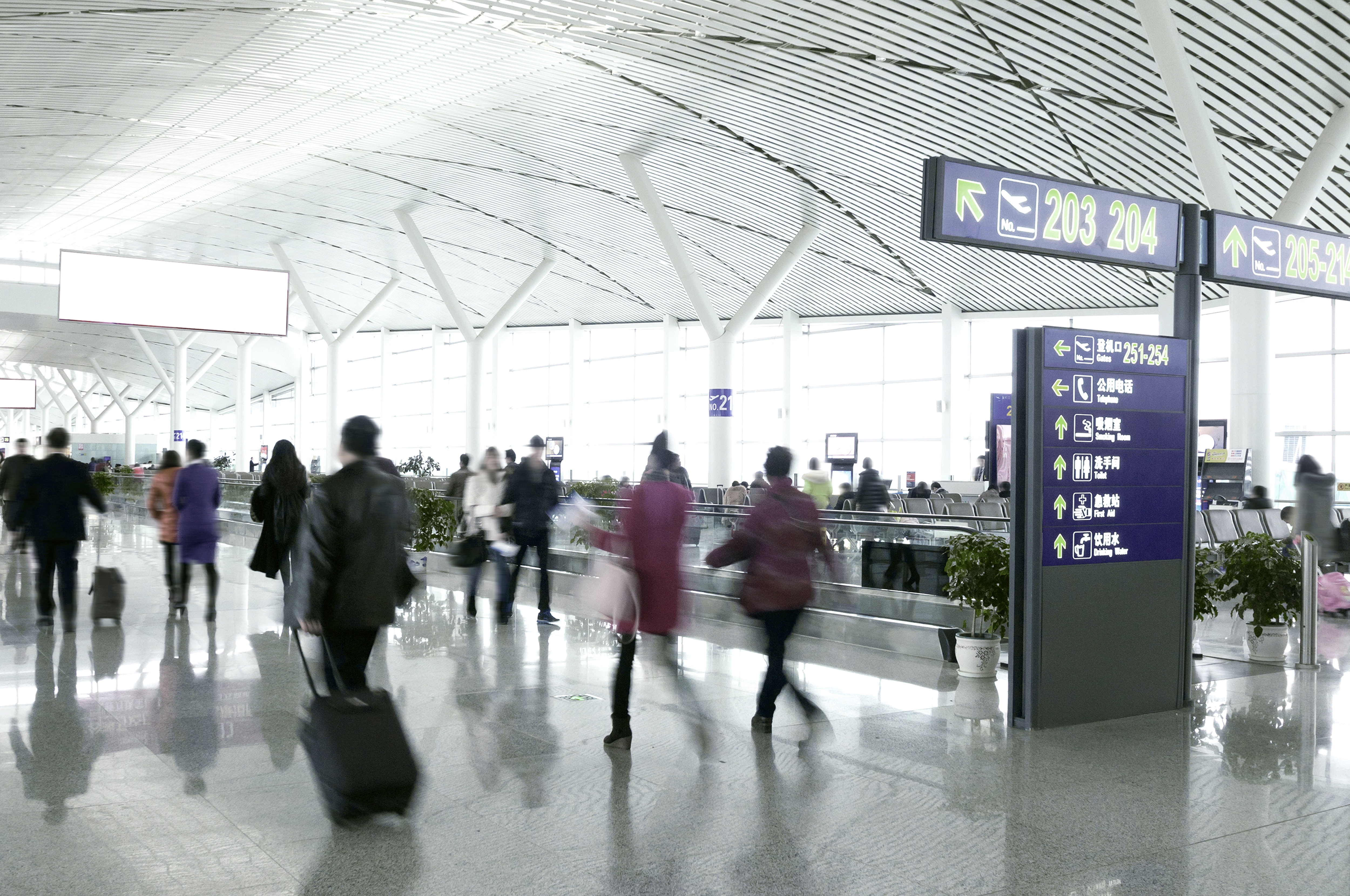 Clear Communication in Airports: Acoustic Design and Intelligent Sound Systems